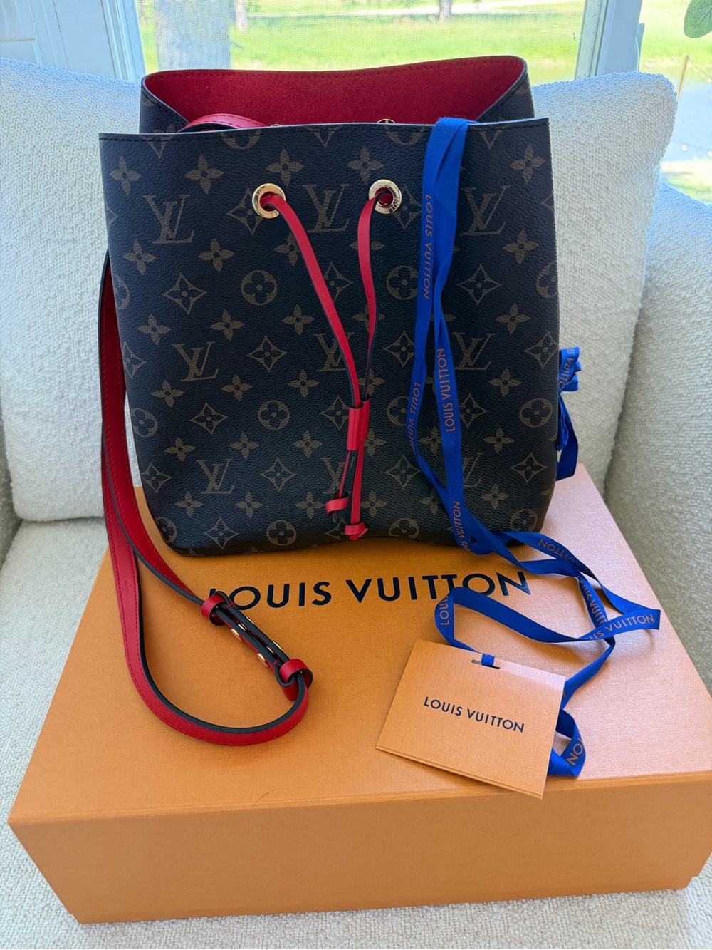 Louis Vuitton Neonoe MM Monogram Bucket Bag